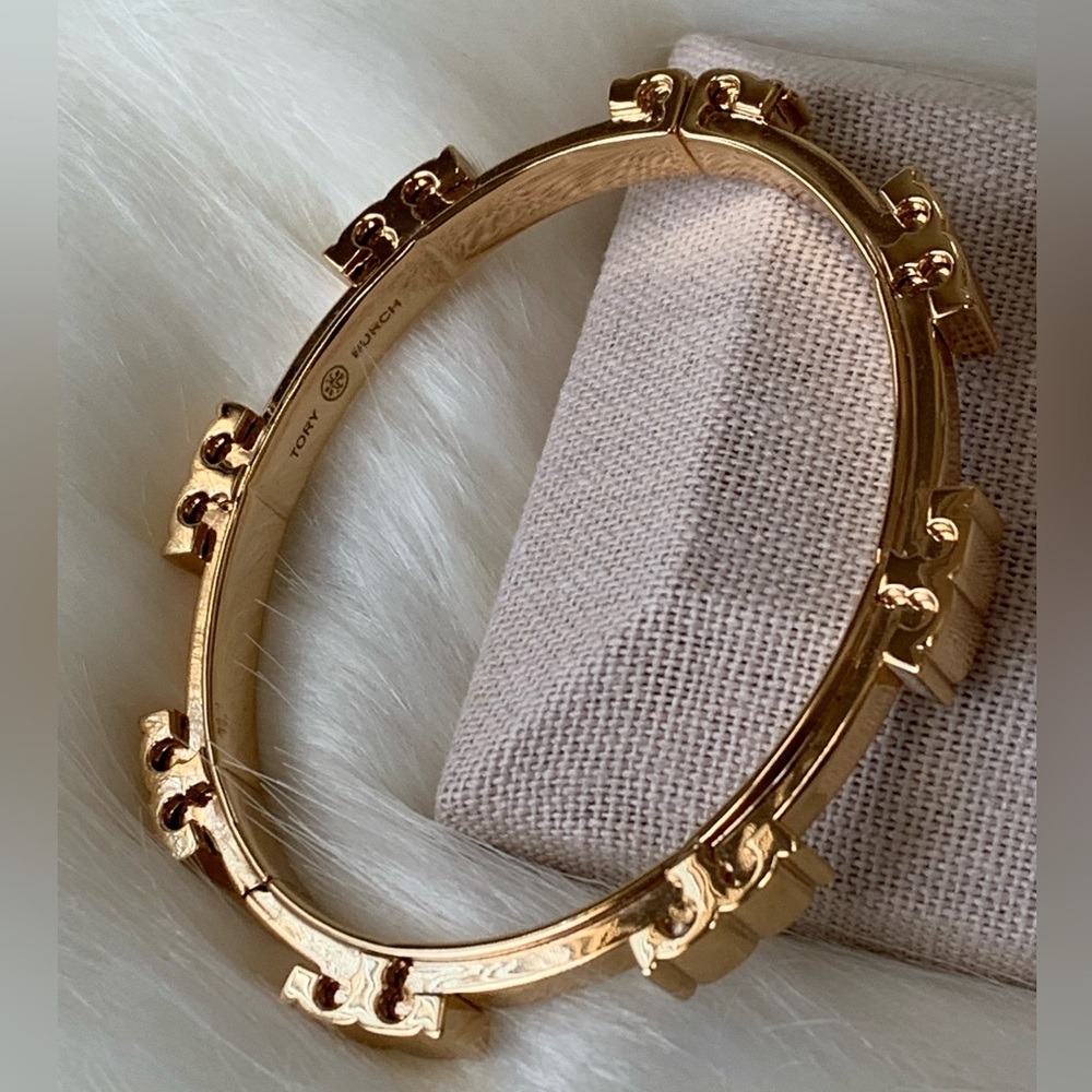 Tory Burch Serif T Hinge Bracelet